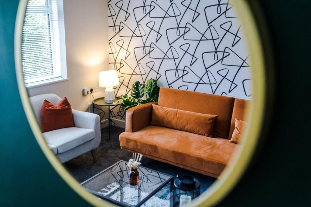 Cheerful 3 Bedroom Home With Parking Near Chester Saughall Exteriér fotografie