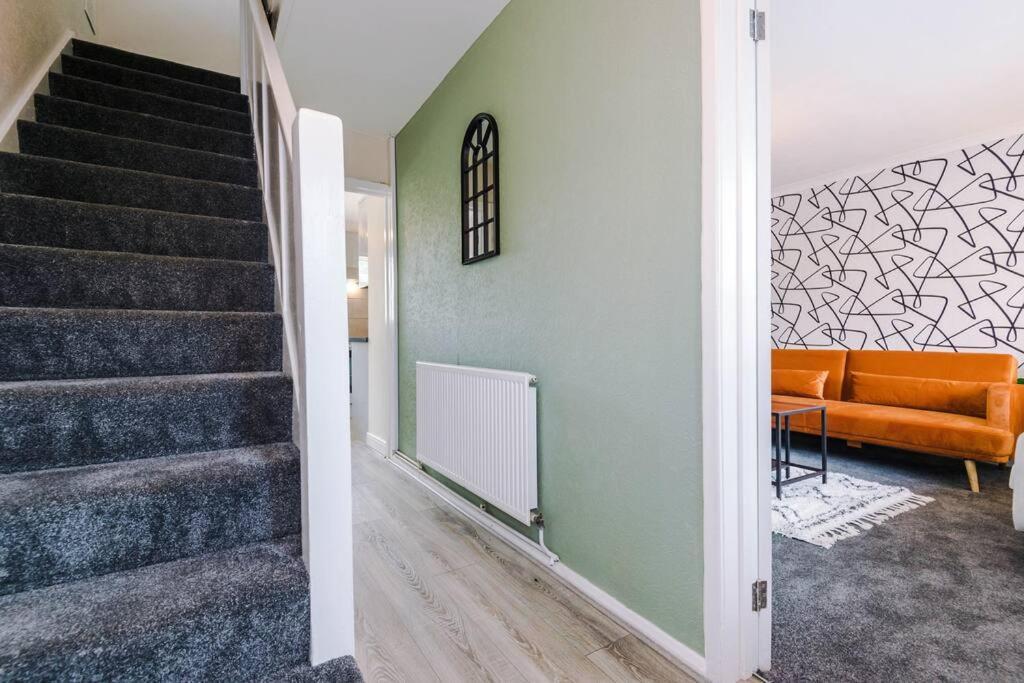 Cheerful 3 Bedroom Home With Parking Near Chester Saughall Exteriér fotografie